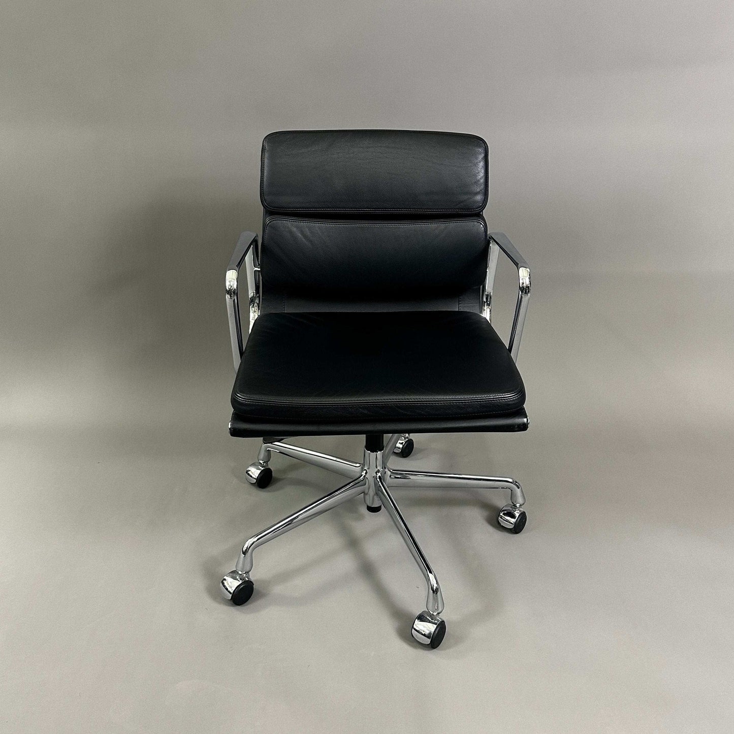 Vitra EA 217 black leather swivel office chair with chrome frame and adjustable seat height