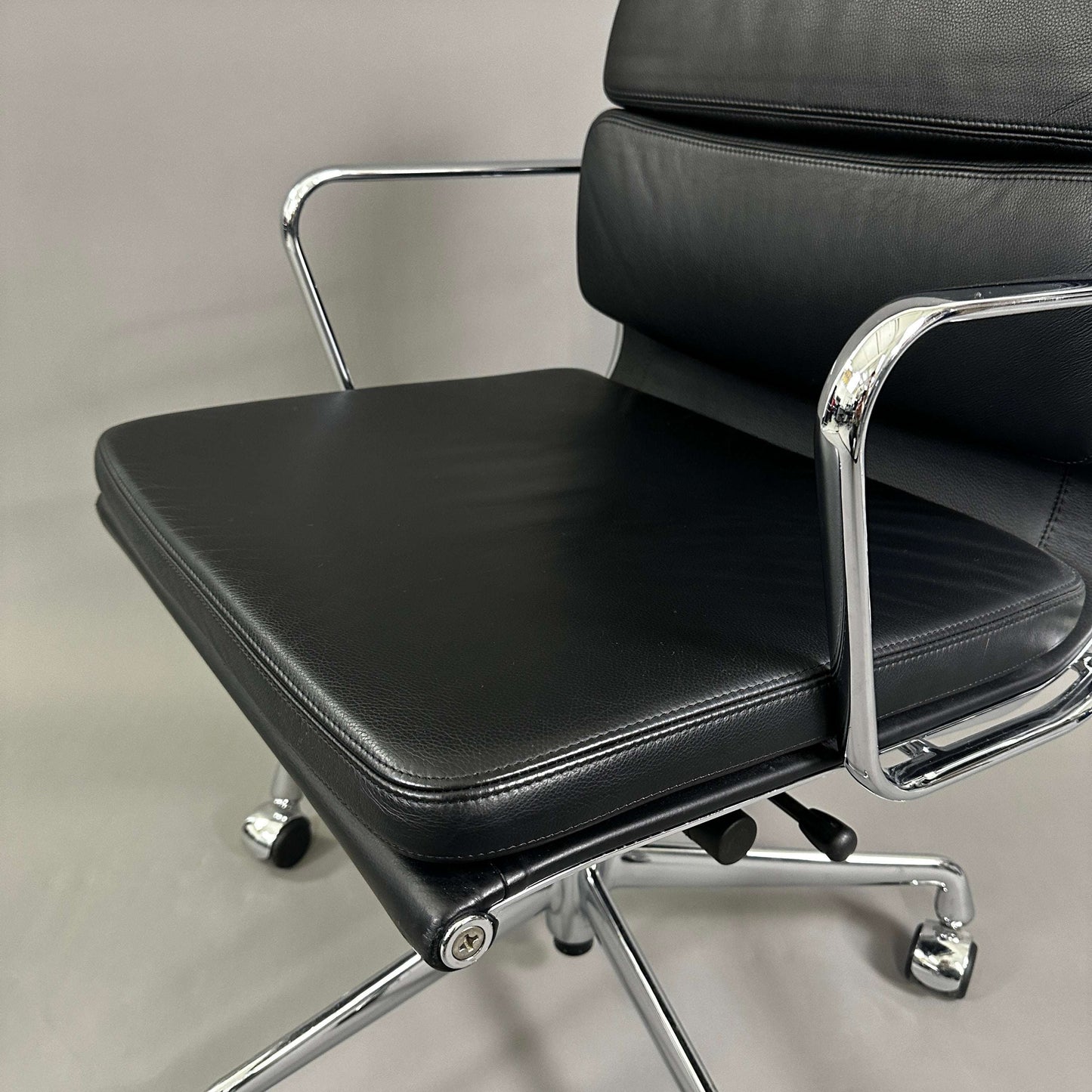 Vitra EA 217 black leather office chair with chrome frame and adjustable swivel base