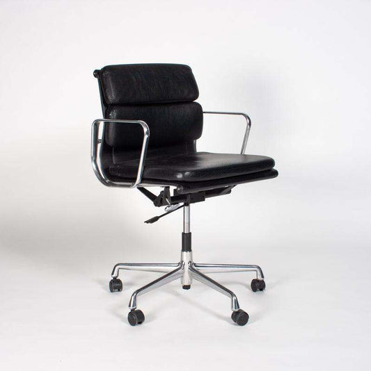 Vitra EA 217 Bürostuhl aus schwarzem Leder mit poliertem Aluminiumgestell und verstellbarer Rückenlehne