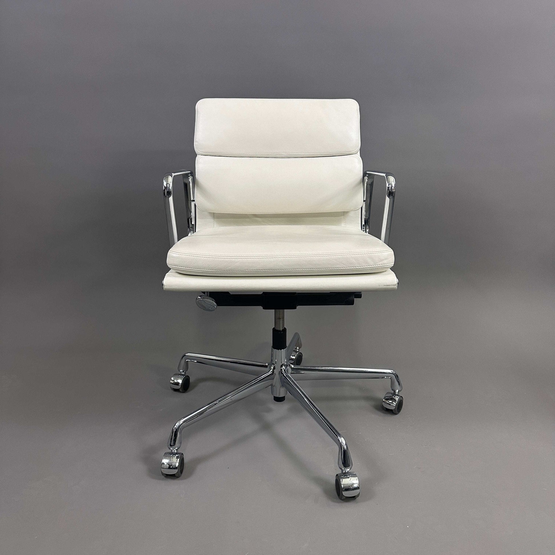 Vitra EA 217 Bürostuhl weißes Leder chrom Drehstuhl höhenverstellbar