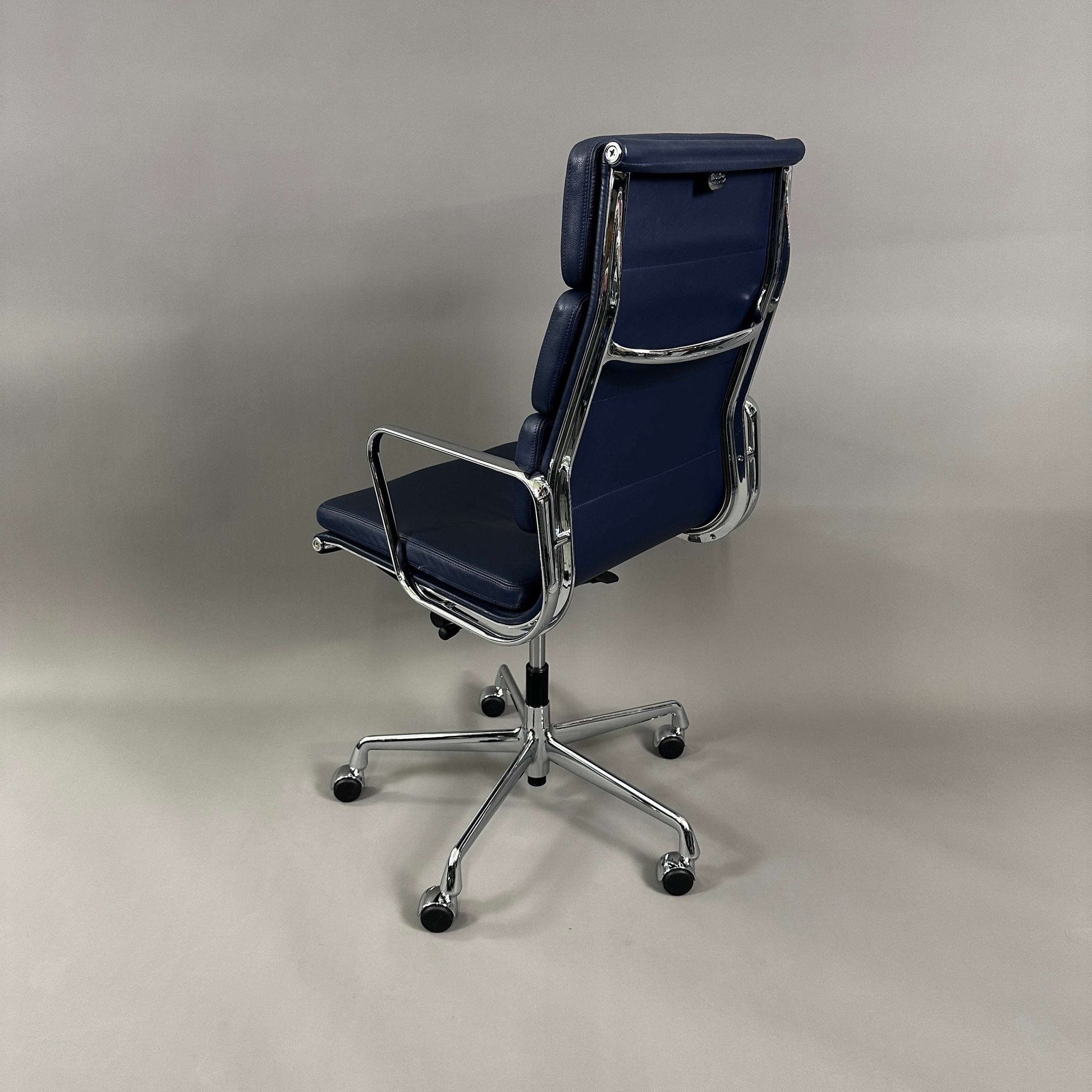 Vitra EA 219 Bürostuhl aus blauem Leder mit verchromtem Gestell und verstellbarer Sitzhöhe