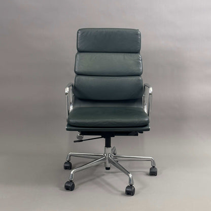 Vitra EA 219 Bürostuhl aus dunkelgrünem Leder mit poliertem Aluminiumgestell und regulierbarer Rückenlehne