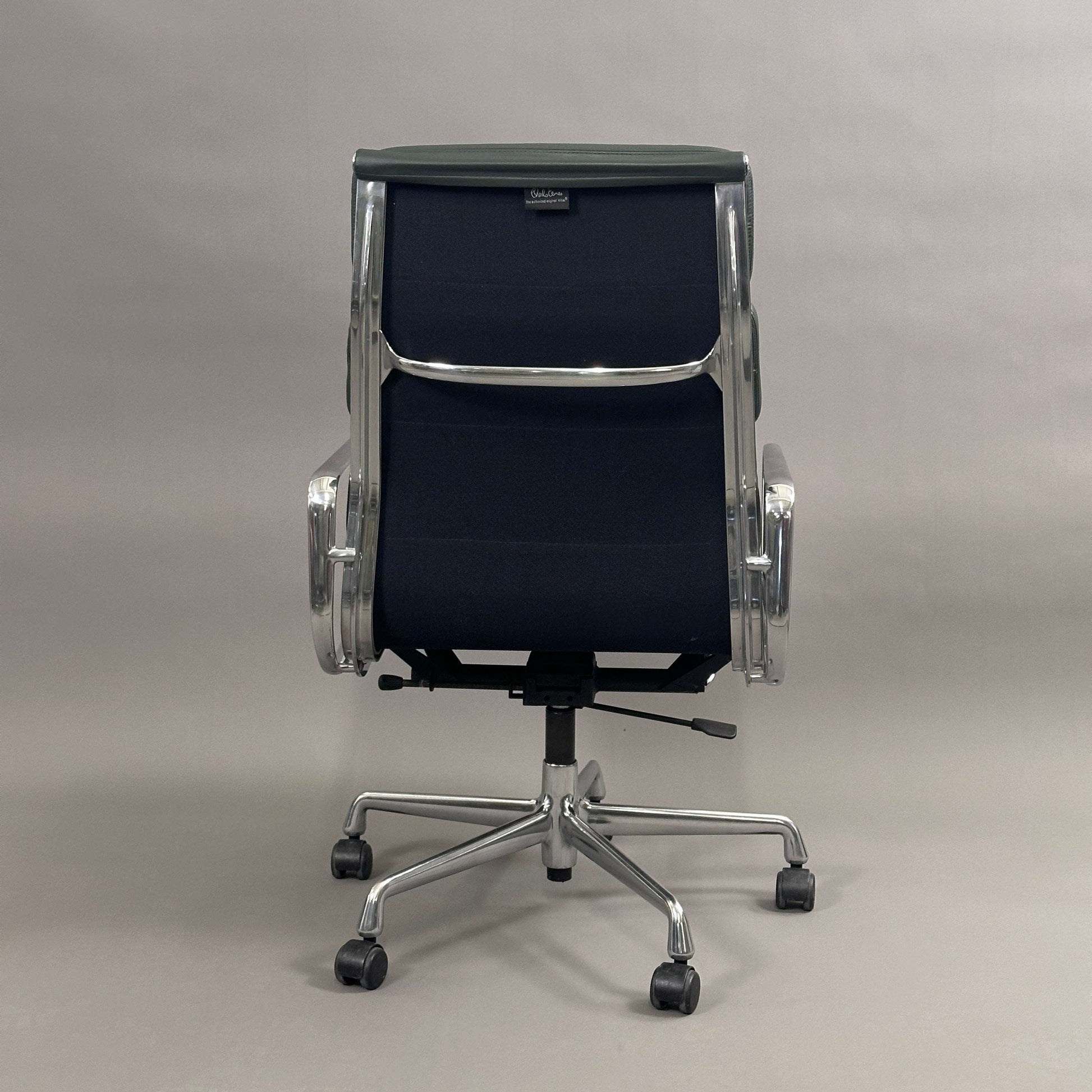 Vitra EA 219 Bürostuhl mit dunkelgrünem Leder und poliertem Aluminiumgestell, verstellbare Rückenlehne und Sitzhöhe