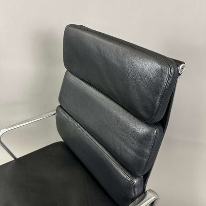 Vitra EA 219 Bürostuhl aus schwarzem Leder mit poliertem Aluminiumgestell