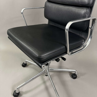 Vitra EA 219 Bürostuhl aus schwarzem Leder mit poliertem Aluminiumgestell und verstellbarer Rückneigemechanik