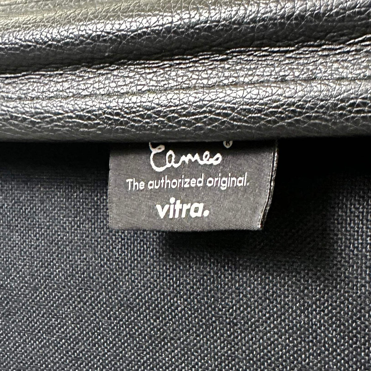 Vitra EA 117 Leder schwarz Chrom