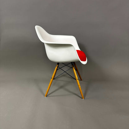 Vitra Eames Plastic Chair Secondhand