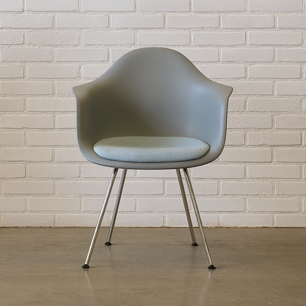 Vitra Eames Plastic Armchair DAX in mauvegrau mit Metallbeinen vor weißer Ziegelwand in sehr gutem Zustand