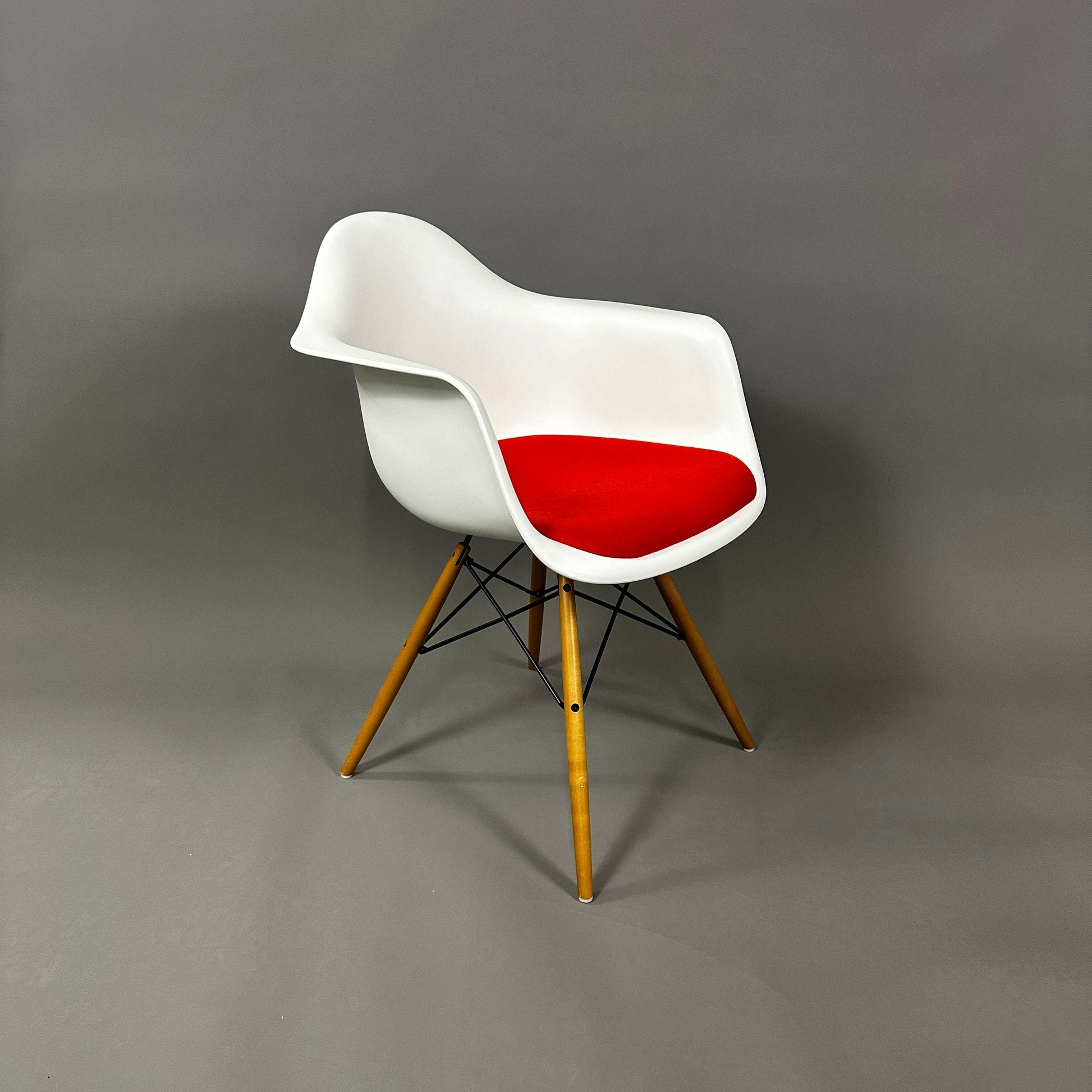 Vitra Eames Plastic Chair