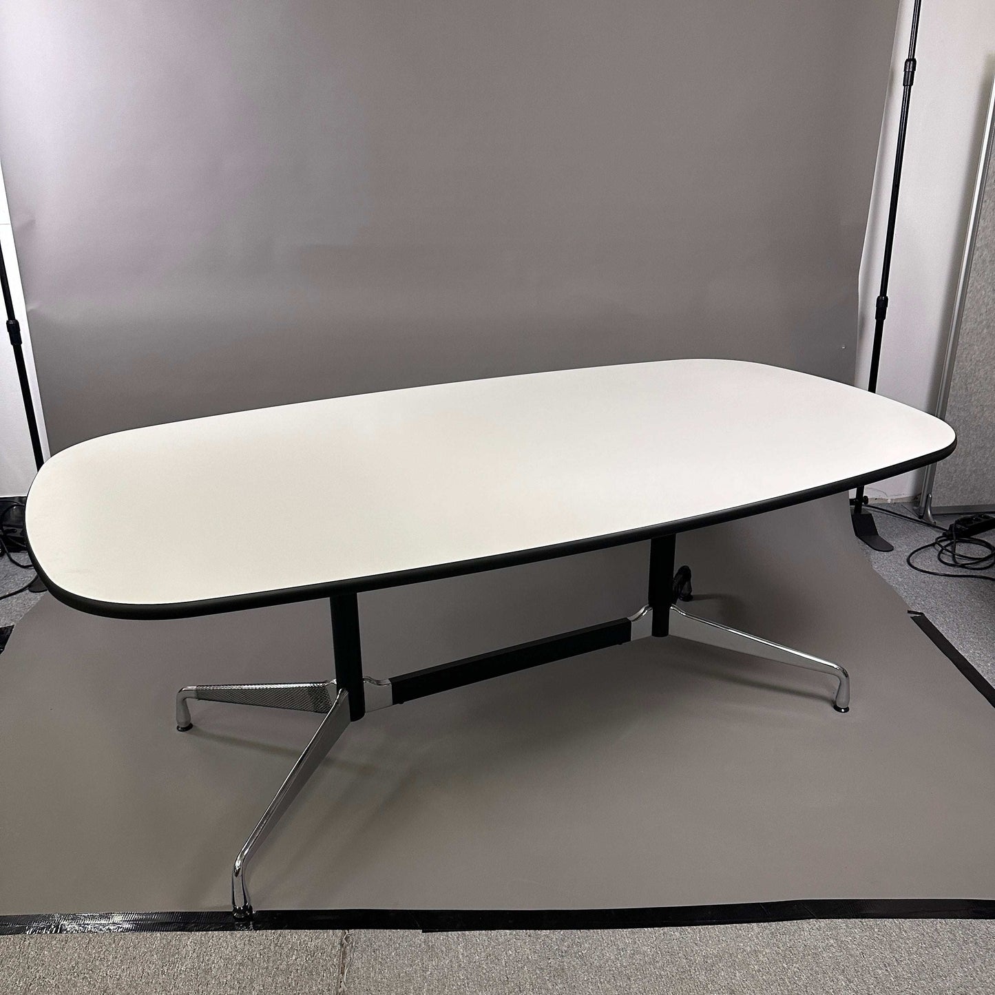 Vitra Eames Segmented Tisch mit weißer HPL Platte und schwarzer Kante, 200x110 cm, neuwertig