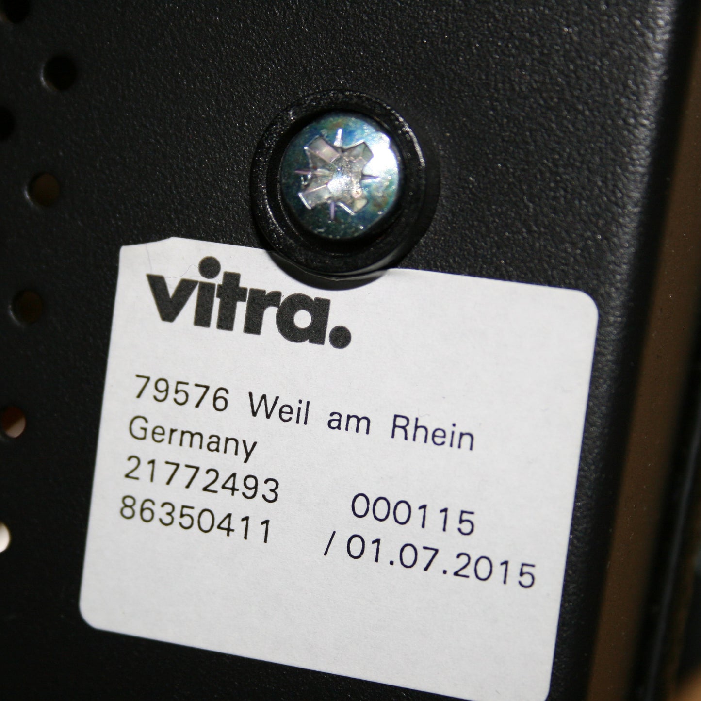 Vitra Eames Segmented Table label with Weil am Rhein address and 01.07.2015 date.