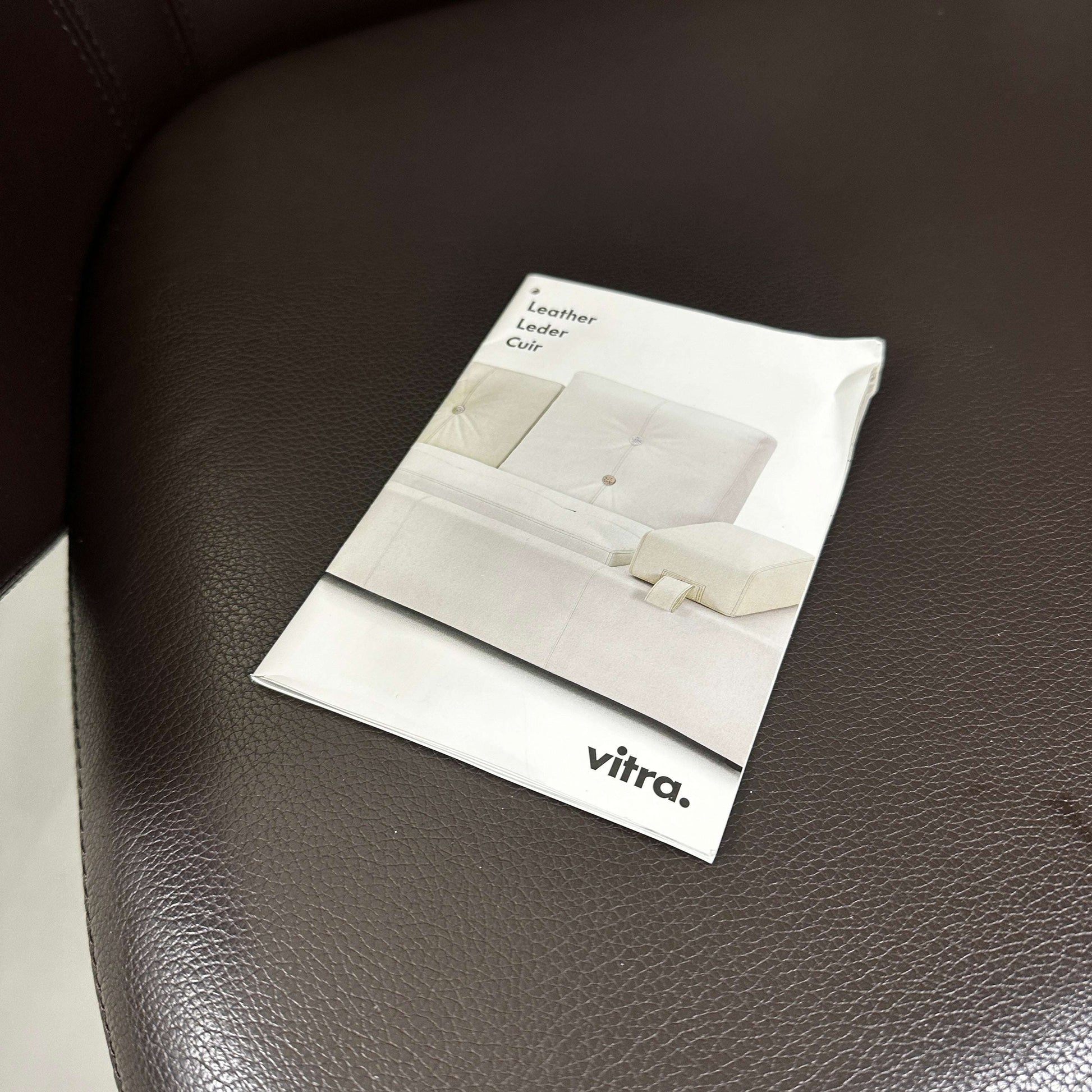 Vitra Grand Executive Chefsessel aus braunem Leder mit höhenverstellbarer und arretierbarer Neigung für hohen Komfort