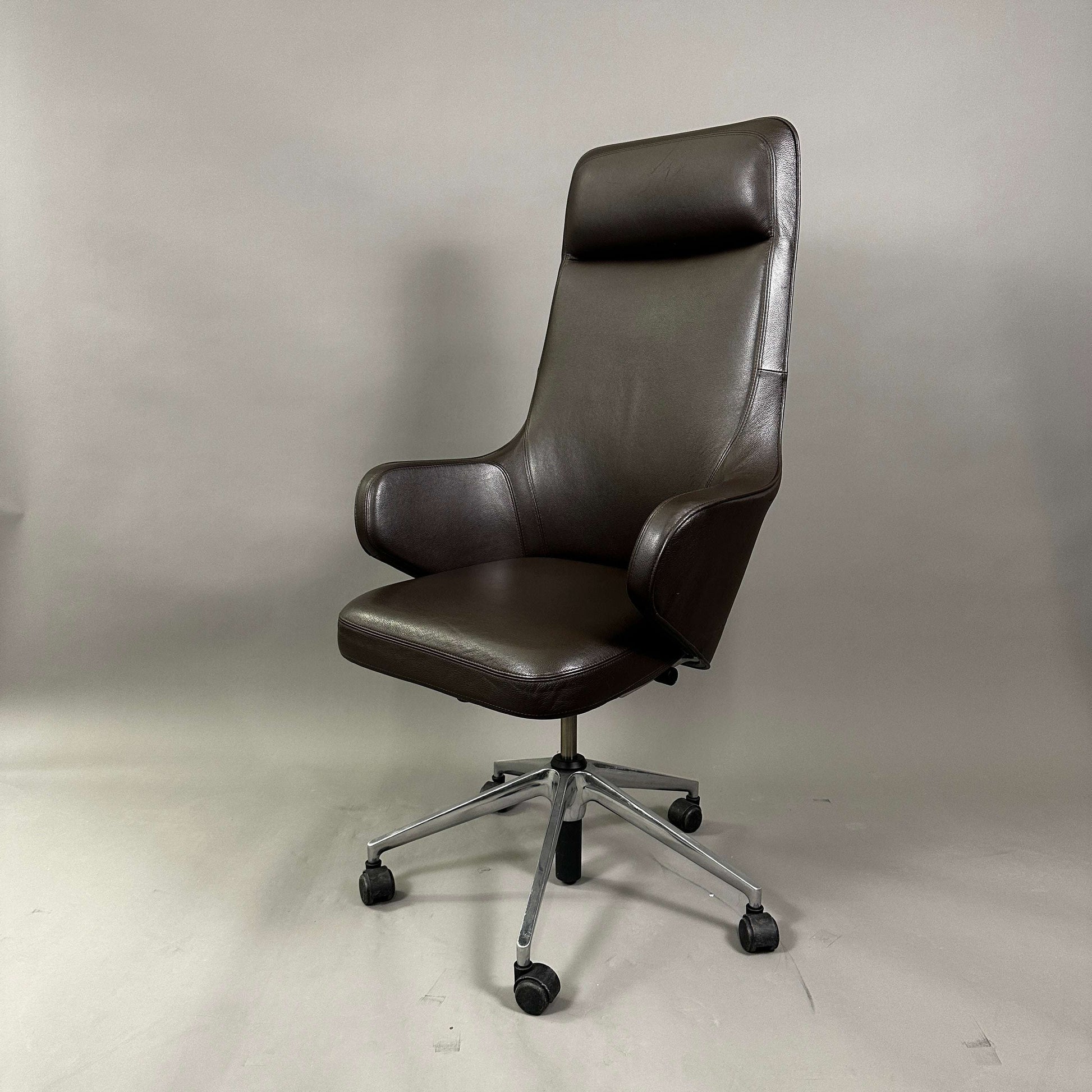 Vitra Grand Executive hoher brauner Ledersessel mit verstellbarer Höhe und arretierbarer Neigung