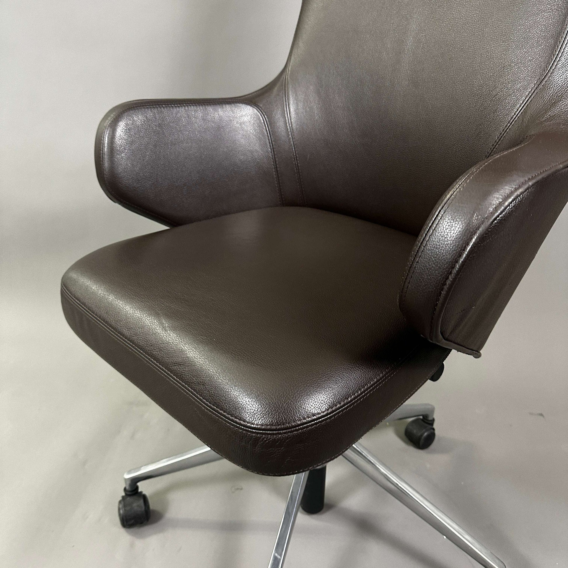 Vitra Grand Executive Chefsessel aus braunem Leder mit höhenverstellbarer und arretierbarer Neigung