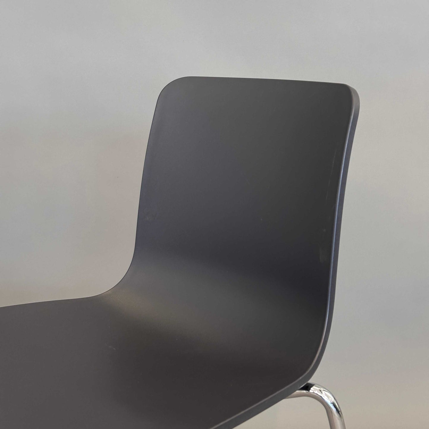 Vitra HAL Schalenstuhl schwarz