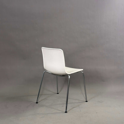 Vitra HAL Schalenstuhl weiß mit verchromtem Metallgestell und Kunststoffsitzschale