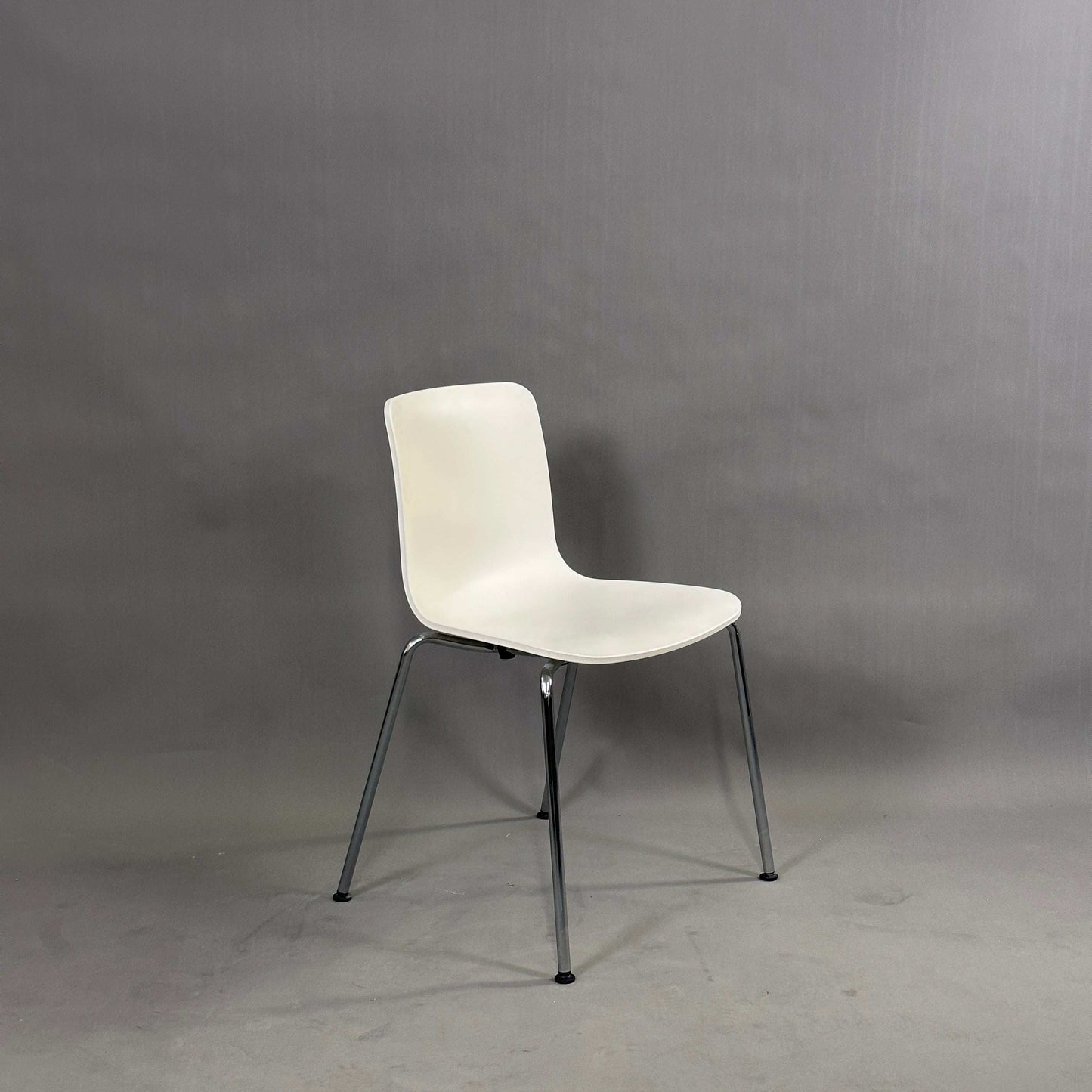 Vitra HAL Schalenstuhl weiß Kunststoffsitz verchromtes Metallgestell modern
