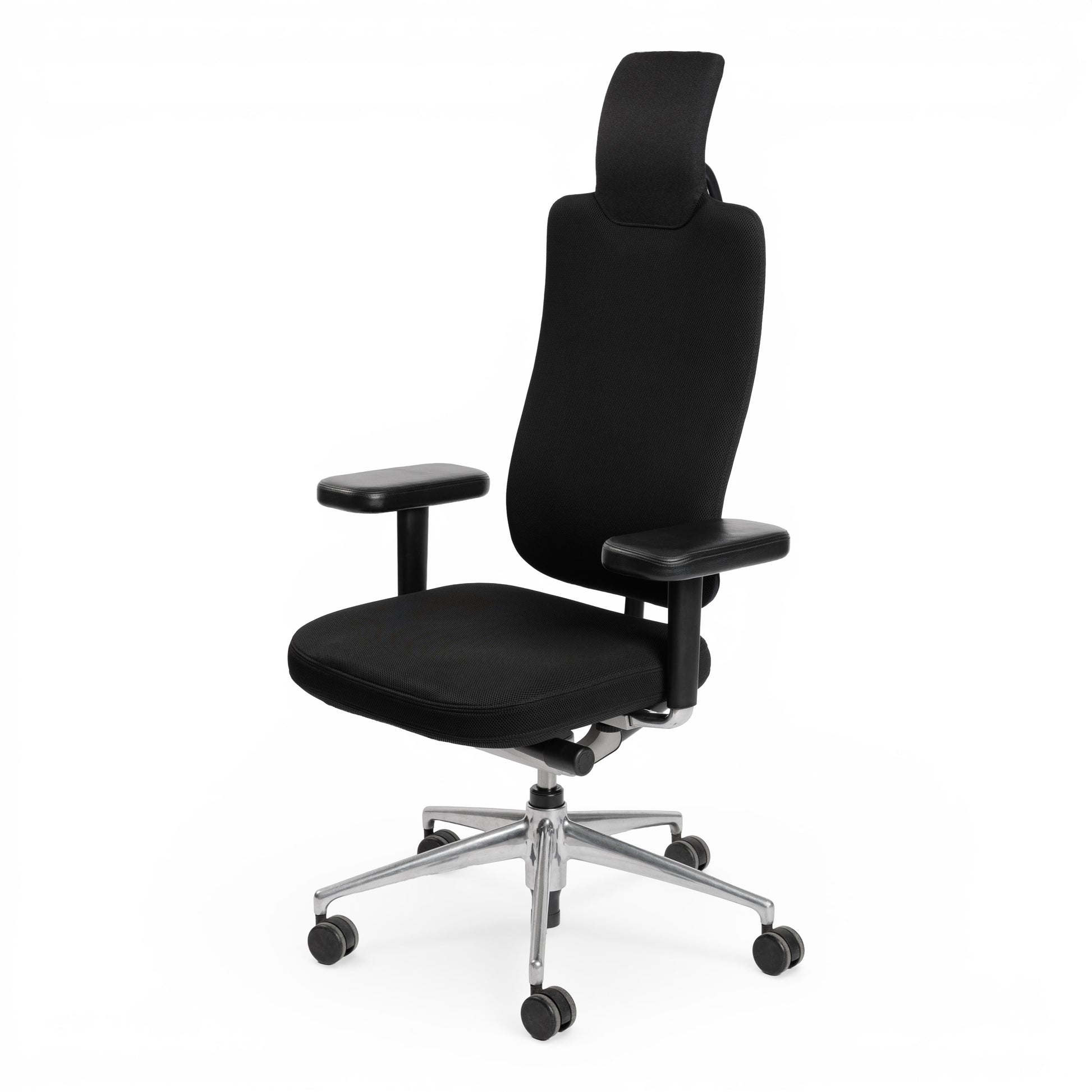 Vitra Headline Bürostuhl in Schwarz, Stoff und Leder, mit verstellbarer Kopfstütze und Armlehnen, auf Rollen.