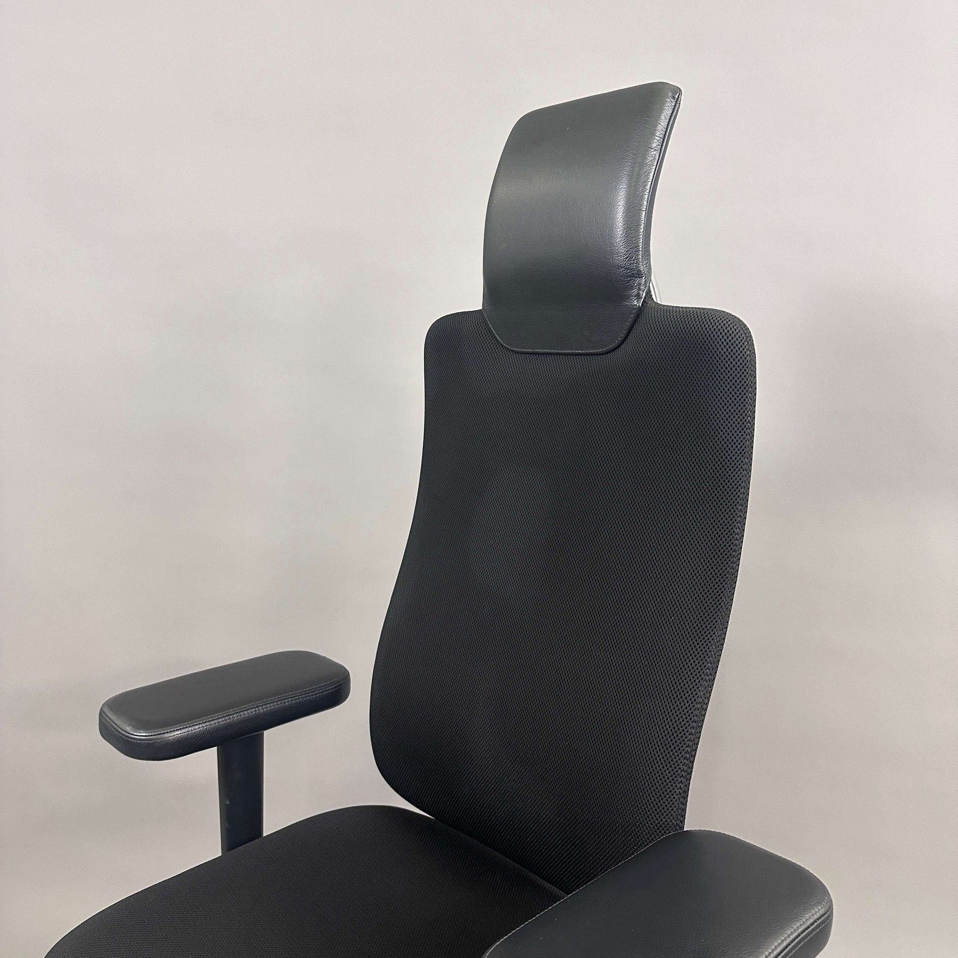 Vitra Headline black office chair with fabric seat, leather headrest, adjustable armrests and chrome frame