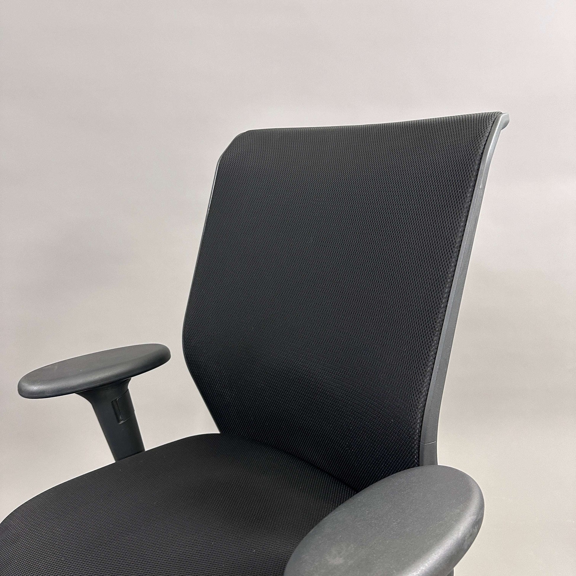 Vitra ID Mesh black office chair with adjustable armrests and mesh backrest