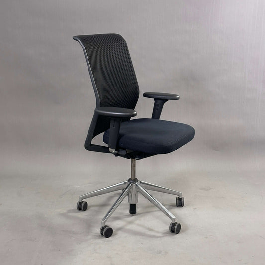 Vitra ID Mesh schwarzer Bürostuhl mit Alugestell und verstellbaren Funktionen