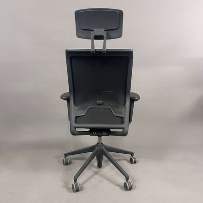 Vitra ID Mesh schwarzer Bürostuhl mit Kopfstütze und verstellbaren Funktionen, Mesh-Sitz- und Rückenbezug