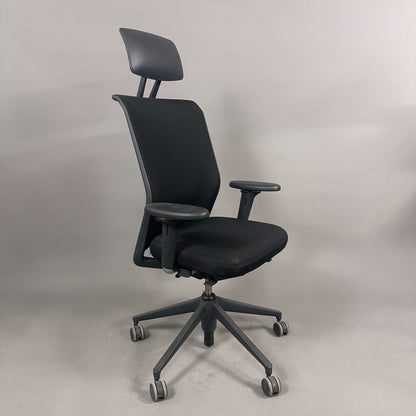 Vitra ID Mesh ergonomischer schwarzer Bürostuhl mit Kopfstütze und verstellbaren Armlehnen