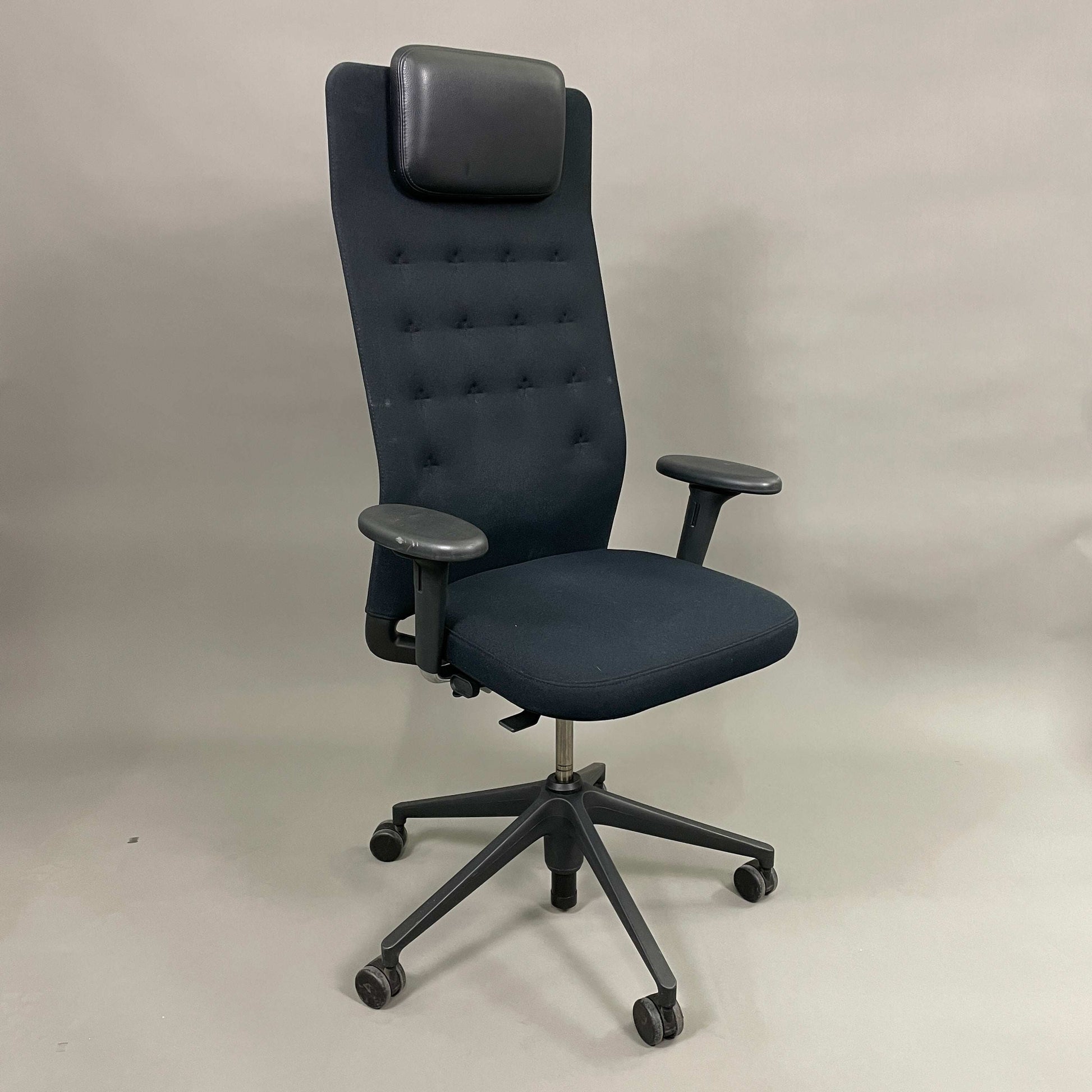 Vitra ID Trim L ergonomic office chair with black fabric seat and leather headrest, adjustable height and lumbar support