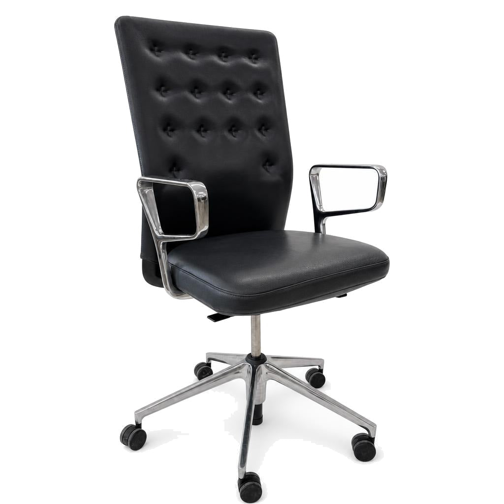 Vitra ID Trim Bürostuhl in dunkelgrauem Leder mit poliertem Aluminiumgestell und Ringarmlehnen.
