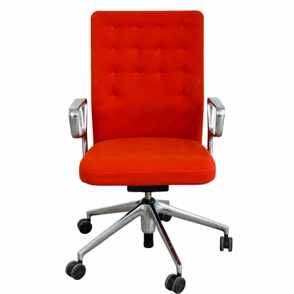 Vitra ID Trim Bürostuhl in Orange-Rot mit poliertem Aluminiumgestell und Ringarmlehnen auf Rollen.