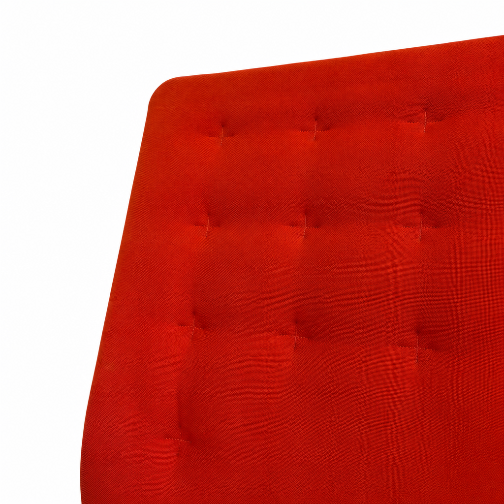 Vitra ID Trim Bürostuhl mit orange-rotem Stoffbezug und charakteristischer Steppung der Rückenlehne.