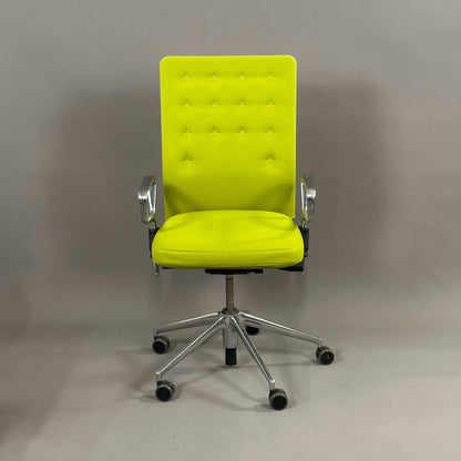 Vitra ID Trim Bürostuhl mit grünem Stoffbezug, höhenverstellbar, chromfarbenes Fußkreuz und verstellbaren Armlehnen