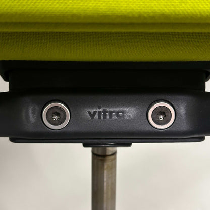 Vitra ID Trim Bürostuhl grün mit Chrom-Fußkreuz und verstellbaren Funktionen