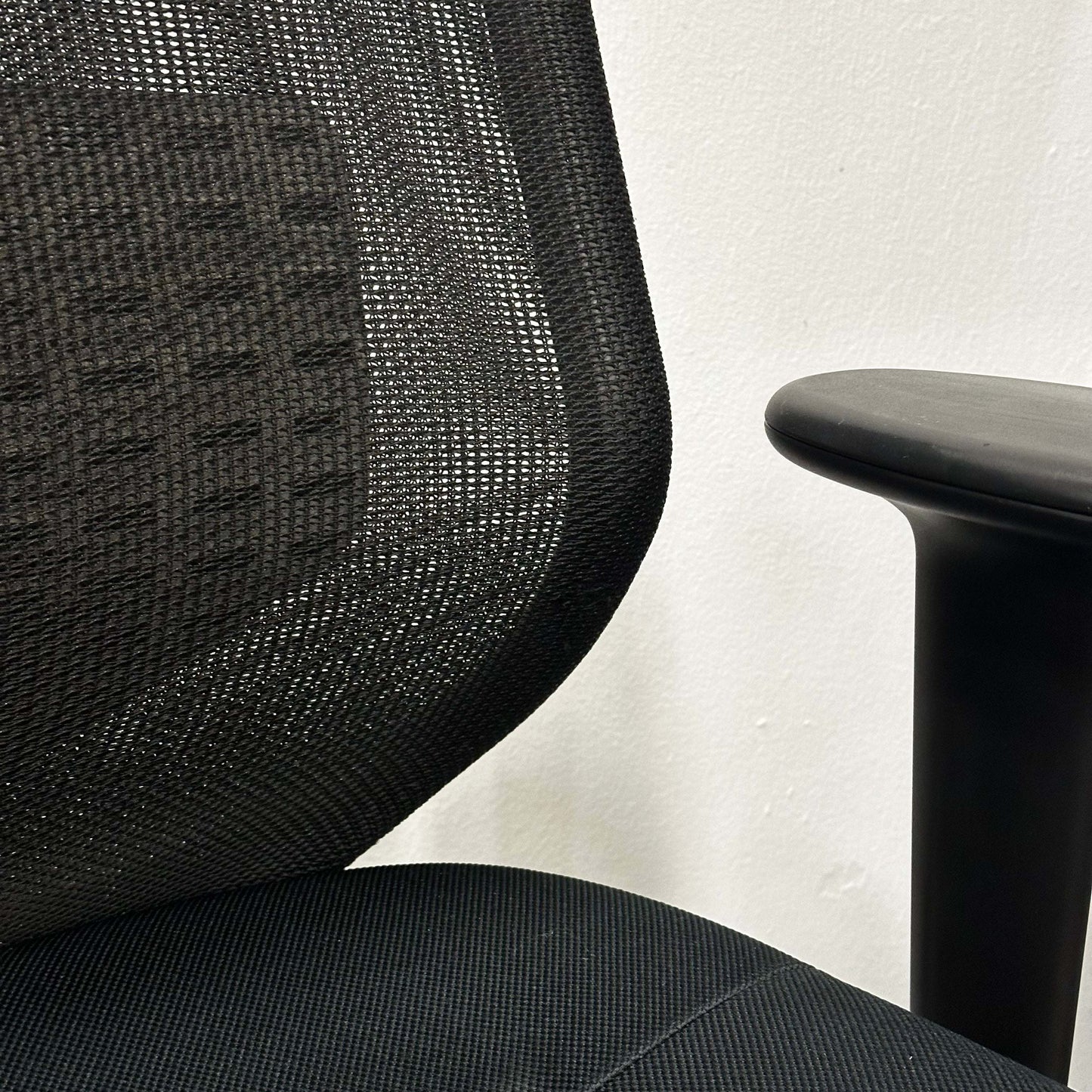 Vitra Meda Pro black office chair with adjustable seat height, lumbar support, and breathable double-layer mesh backrest