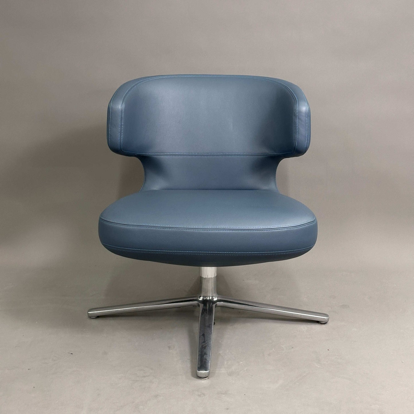 Vitra Petit Repos Loungesessel in blauem Premiumleder mit verchromtem 4-Fuß Stahlgestell