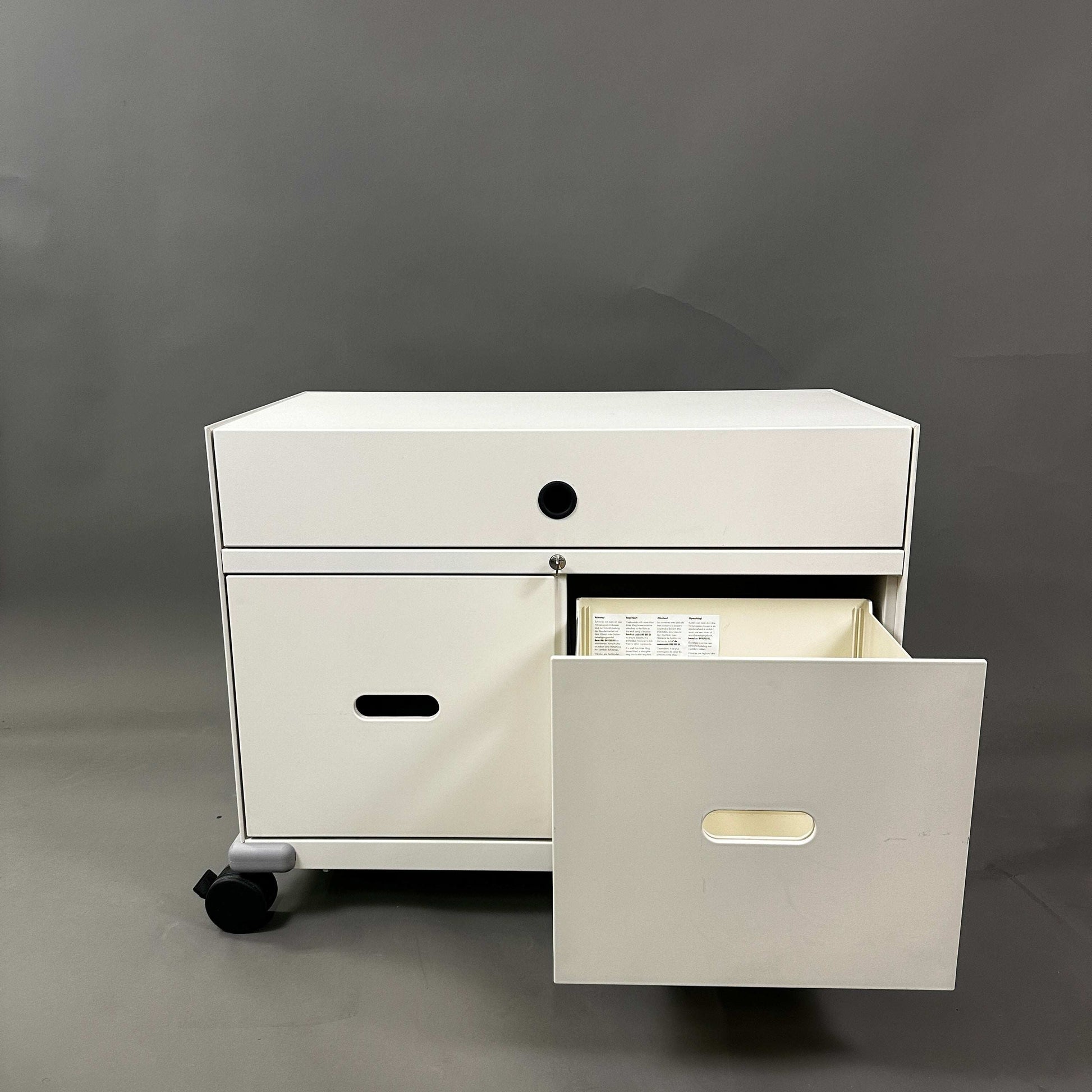 White Vitra PickUp Container rollcontainer with wheels, foldable top compartment, handle, and cable management, dimensions 77x63.5x40 cm