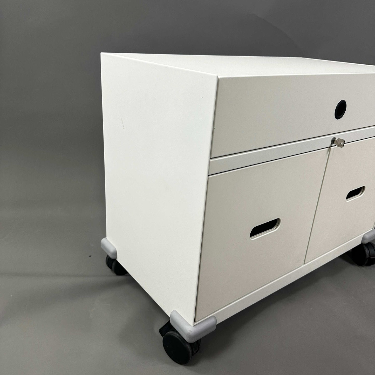 White Vitra PickUp Container on wheels with foldable top compartment and cable management slot