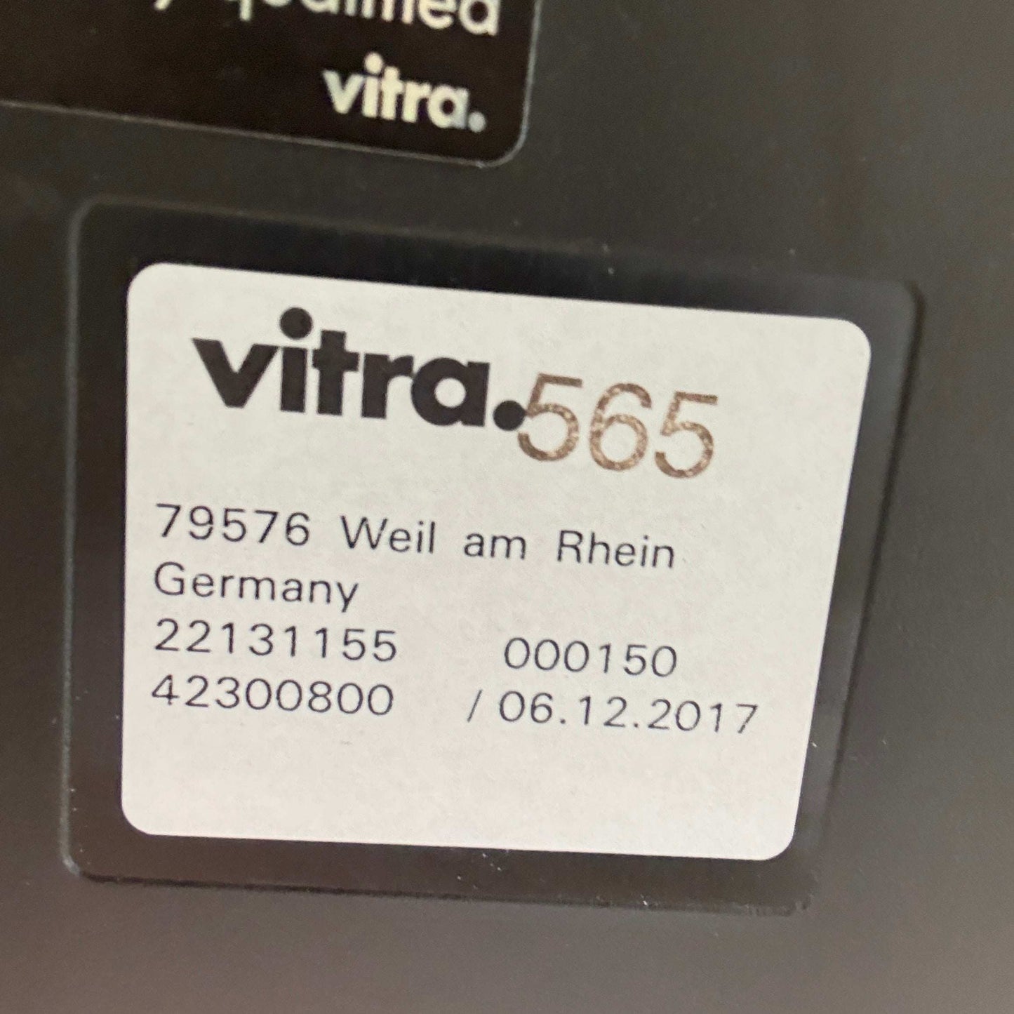 Vitra Softshell Chair grauer Stuhl mit anthrazitfarbenem Softshell-Bezug und poliertem Aluminium-Untergestell, drehbar und höhenverstellbar