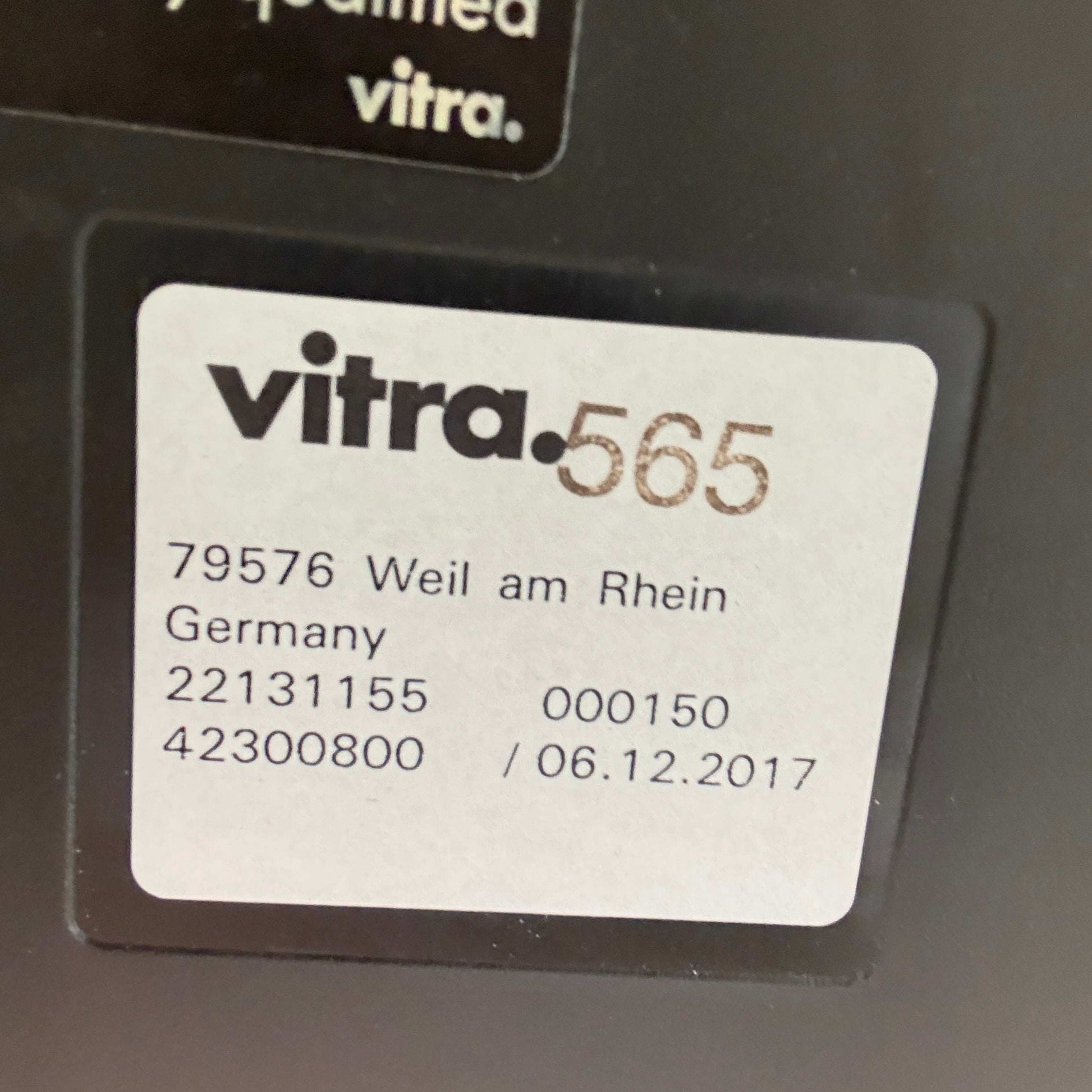 Vitra Softshell Chair grauer Stuhl mit anthrazitfarbenem Softshell-Bezug und poliertem Aluminium-Untergestell, drehbar und höhenverstellbar