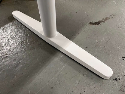 White soft light powder-coated base of Vitra Tyde Konferenztisch on gray floor