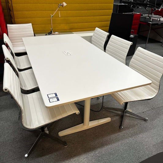 Vitra Tyde Konferenztisch 200x100cm soft light pulverbeschichtet mit Steckdose und Kabeldurchlass, neuwertiger Zustand, Baujahr 2018