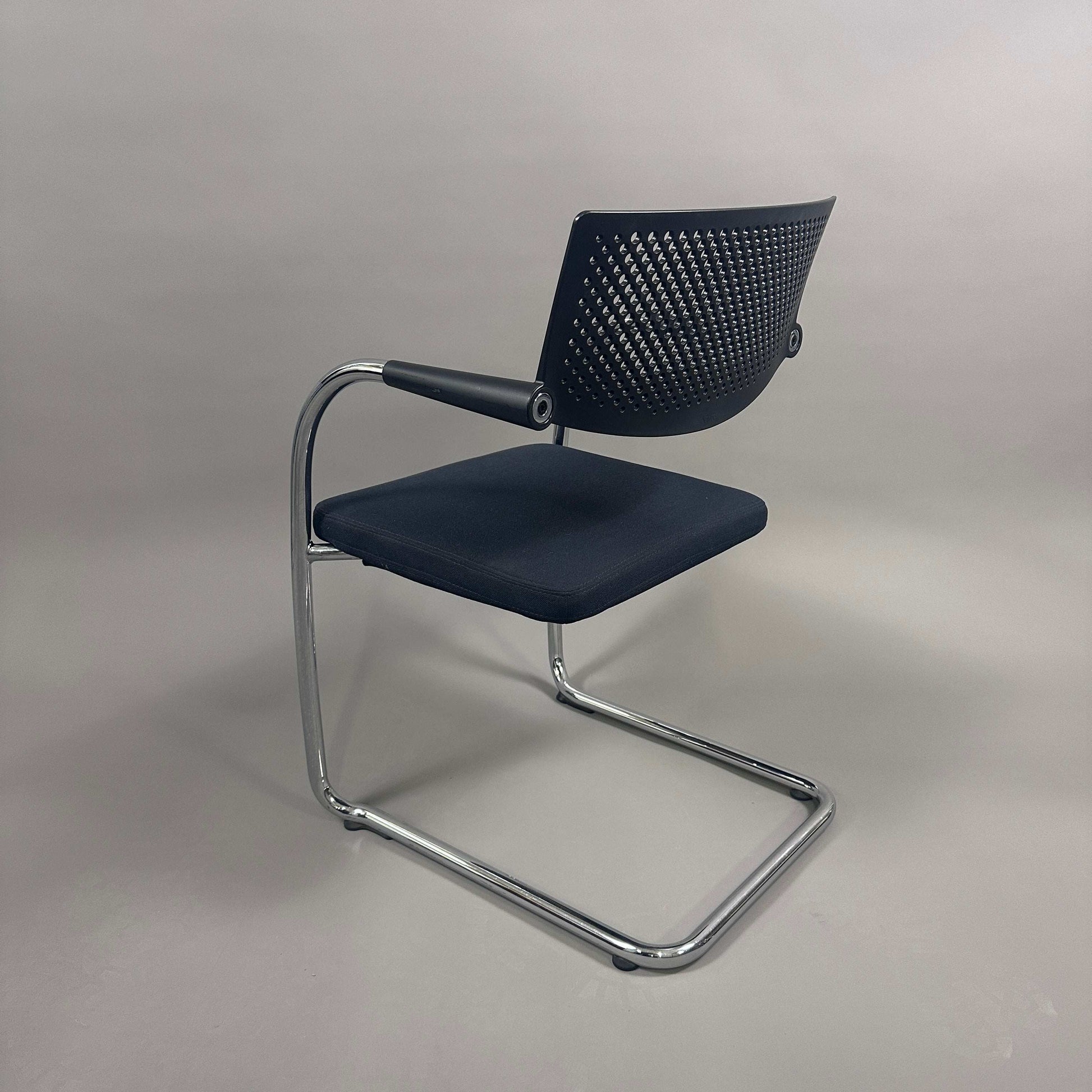 Vitra Visavis 2 black visitor chair with fabric seat, black plastic backrest, and chrome frame