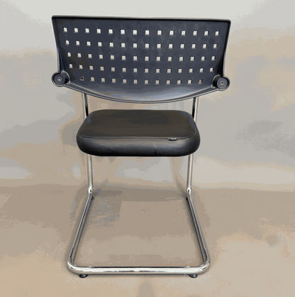 Vitra Visavis Stuhl mit schwarzem Lederbezug und Chromgestell, moderne Designstühle