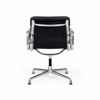 Vitra Eames EA 208 Soft Pad Chair, schwarz gepolstertes Leder, poliertes Aluminiumgestell, drehbar.