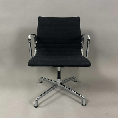 Vitra EA 108 Hopsak Frontansicht