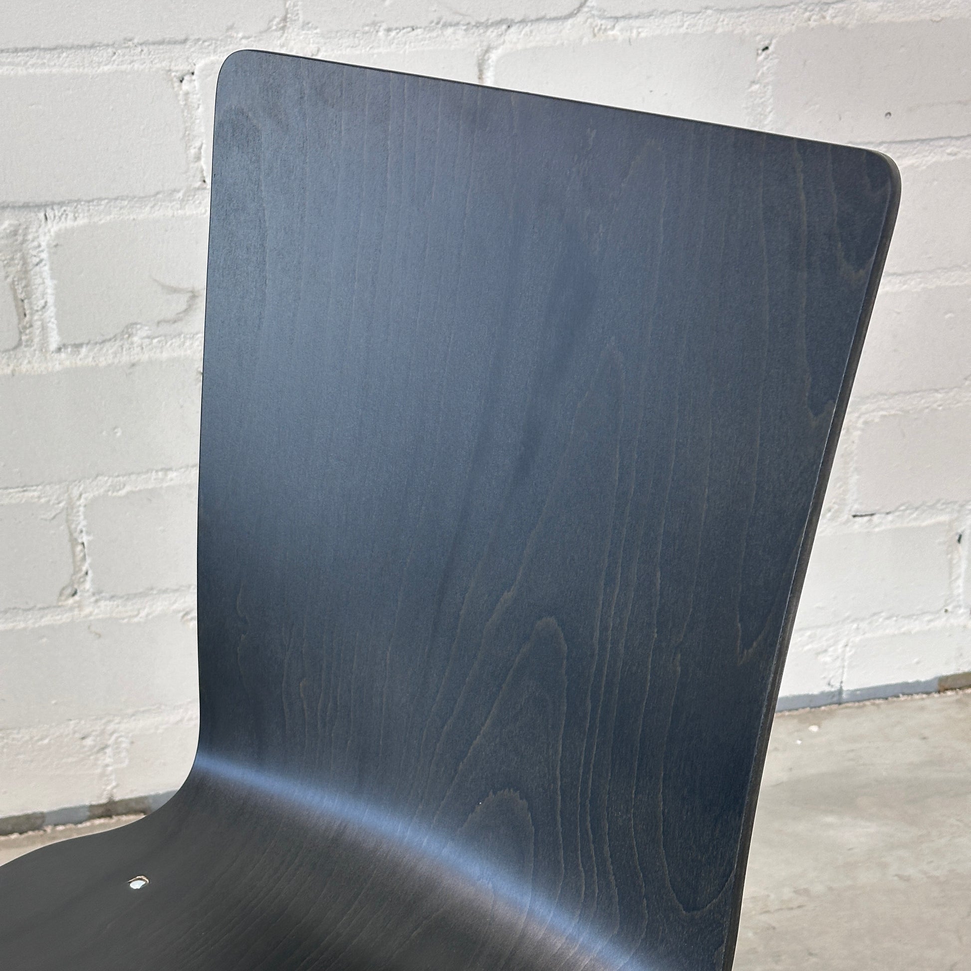 Hiller Objektmöbel Stapelstuhl Atlanta Buche anthrazit gebeizt