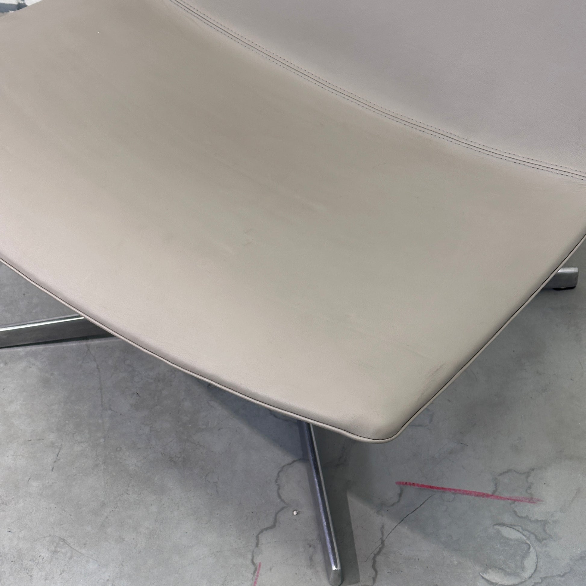 Artikelanlage Catifa 80 Lounge Leder Farbe greige , Allianz München ([kein Wert])