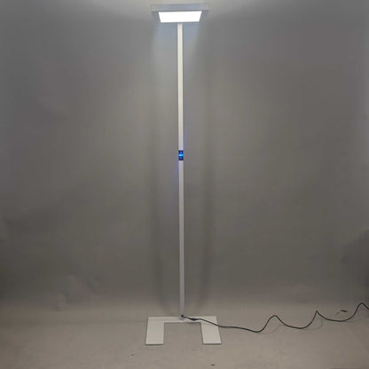 silbermetallic Waldmann Lavigo LED Stehleuchte mit Bewegungs- und Tageslichtsensoren, flickerfrei, Cradle to Cradle zertifiziert