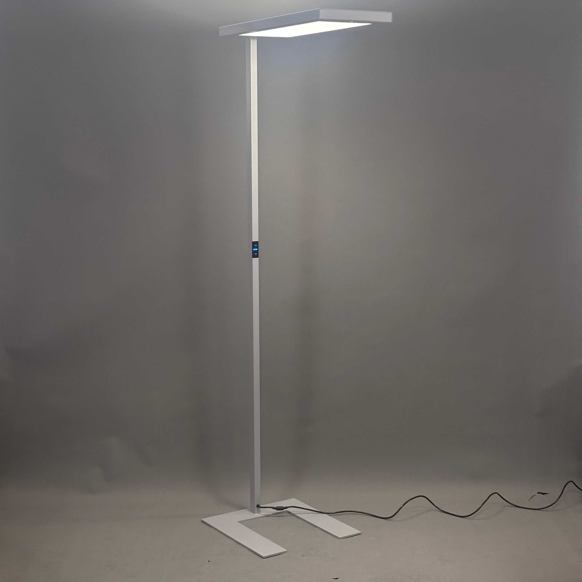Waldmann Lavigo LED Stehleuchte silbermetallic mit Bewegungs- und Tageslichtsensor, flickerfrei und dimmbar