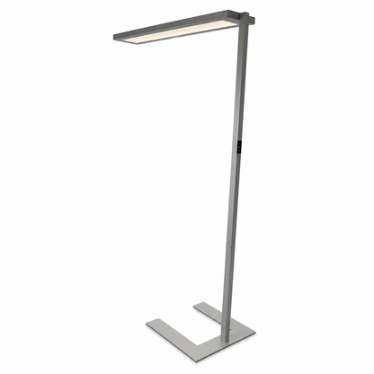 Silberne Waldmann Lavigo LED-Stehleuchte mit flachem Standfuß und modernem, minimalistischem Design.